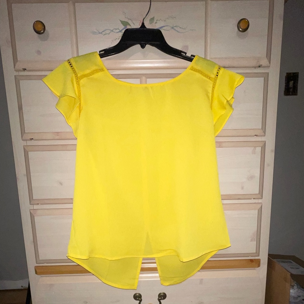 Haute Monde - yellow top with split in the back